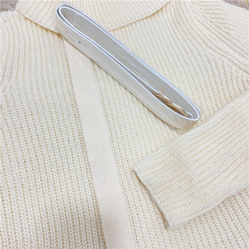 Nordische Eleganz - Strickjacke mit einem up -gelenkten Kragen